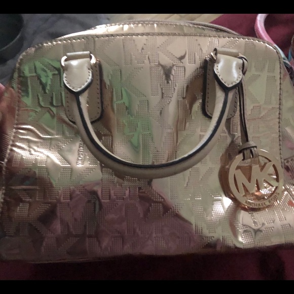 Michael Kors Gold Handbag and matching wallet - Picture 2 of 4